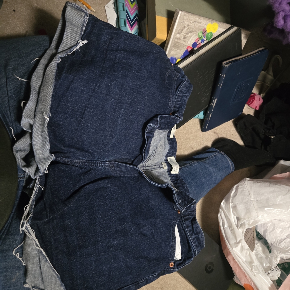 Universal Thread Shorts
